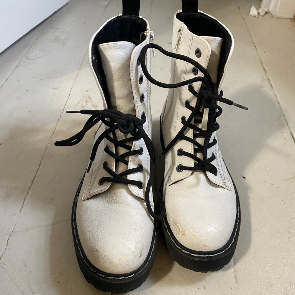 Off brand doc boots, very lightly used, good shape